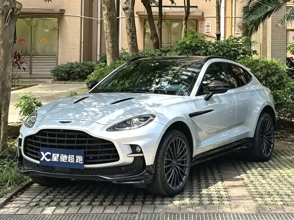 Aston Martin DBX — фото 1