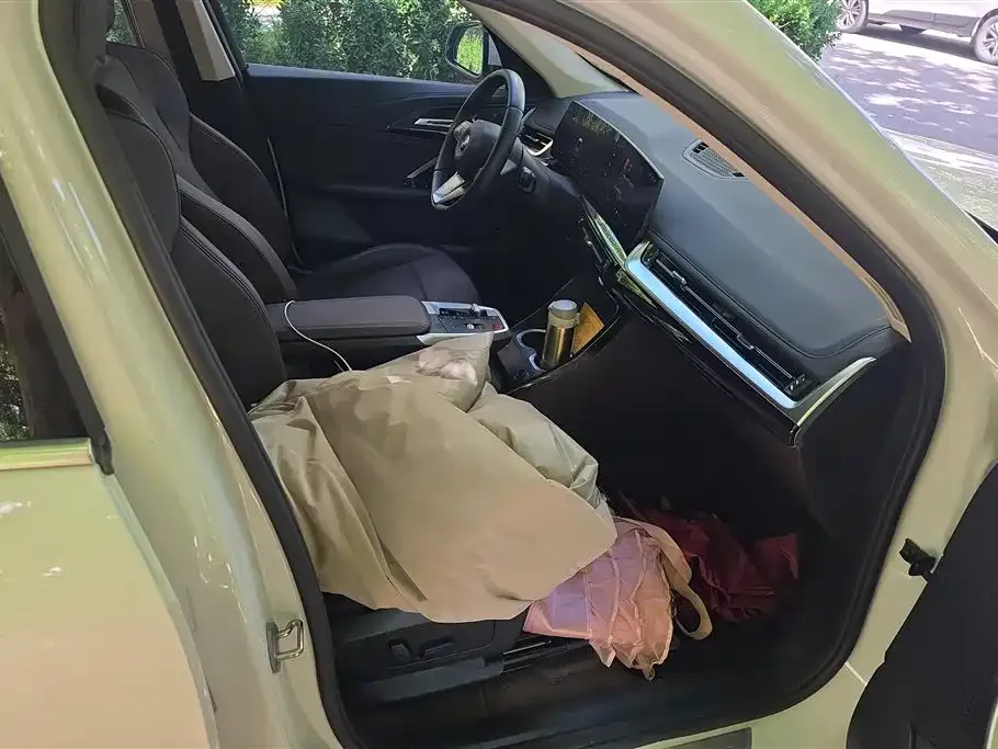 BMW iX1 2025 из CN, фото 9