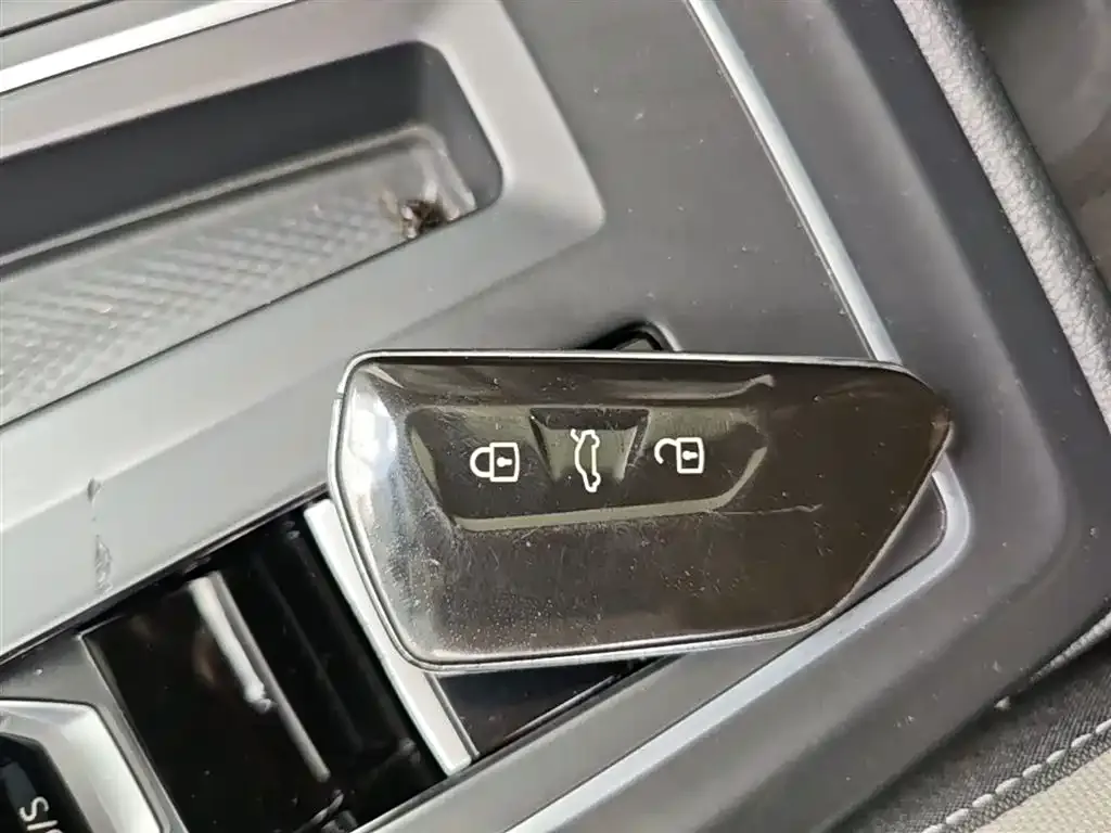 Volkswagen Golf 2021 из CN, фото 2