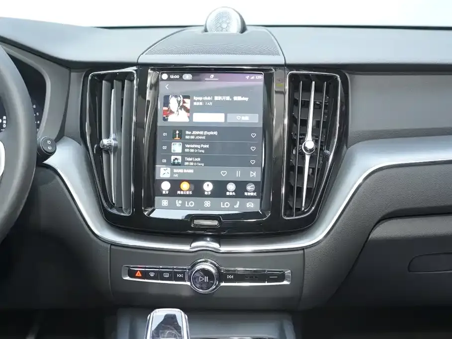 Volvo XC60 2024 из CN, фото 8