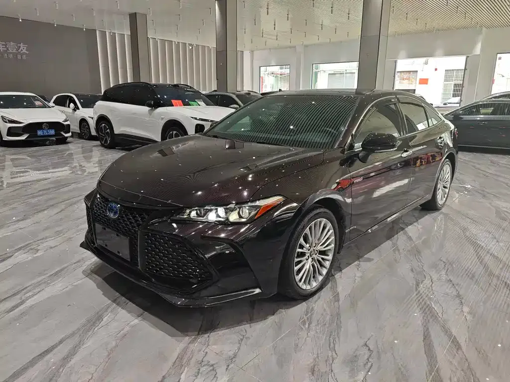 Toyota Avalon — фото 1