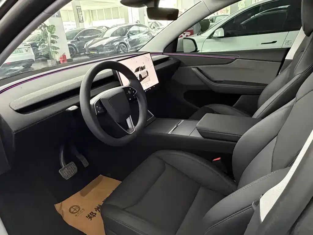 Tesla Model Y — фото 9