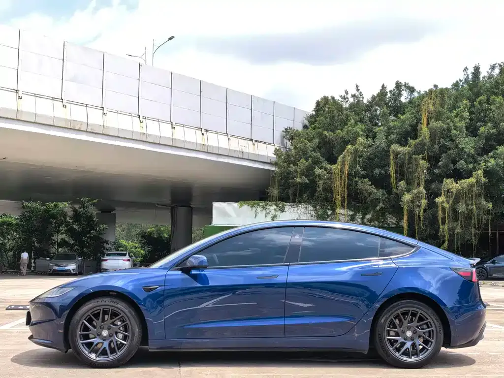 Tesla Model 3 — фото 2