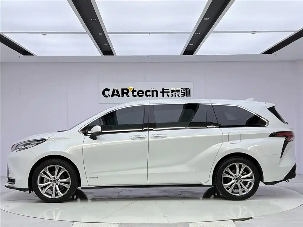 Toyota Sienna — фото 2