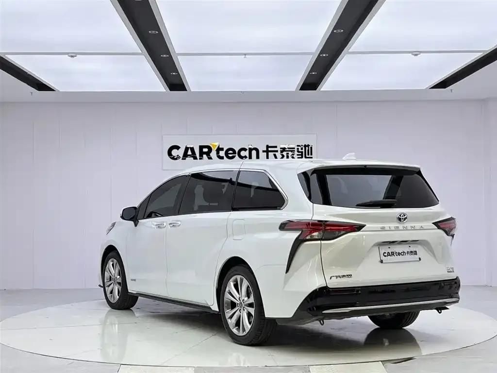 Toyota Sienna — фото 5