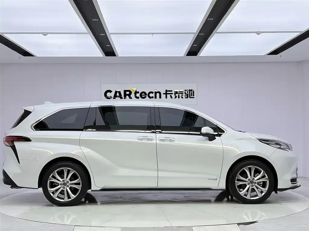 Toyota Sienna — фото 4