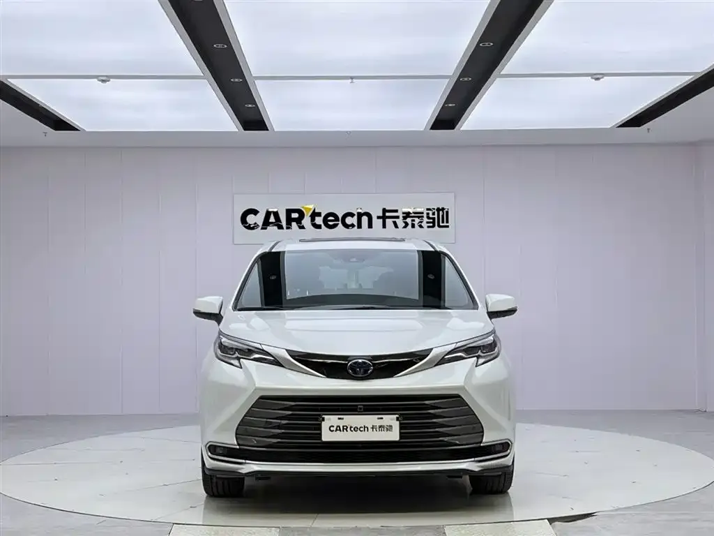 Toyota Sienna — фото 3