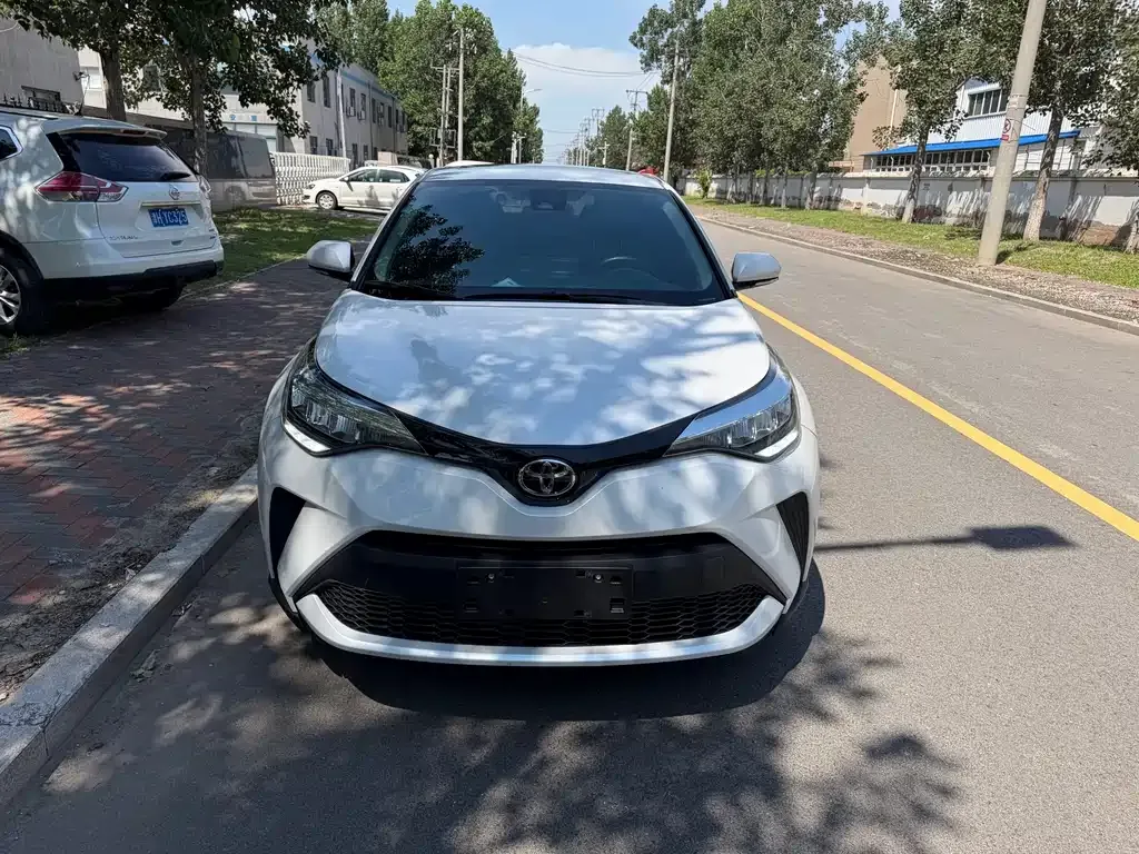 Toyota C-HR — фото 9