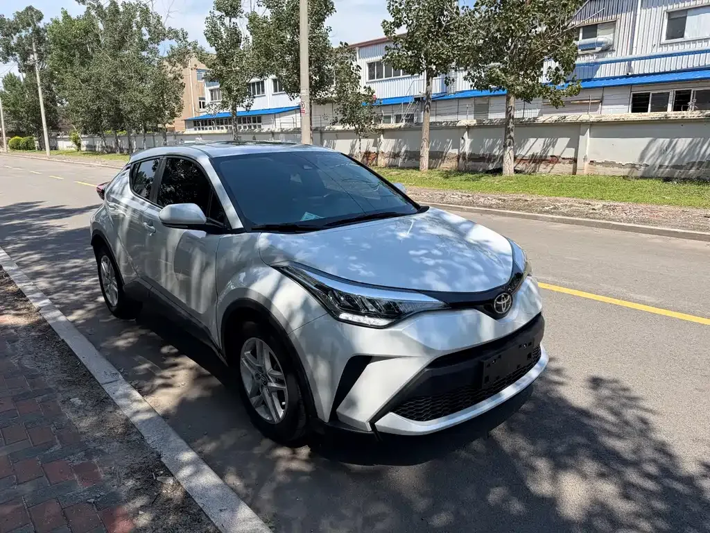 Toyota C-HR — фото 10