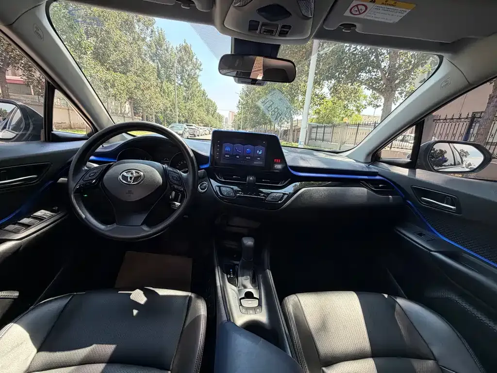 Toyota C-HR — фото 7