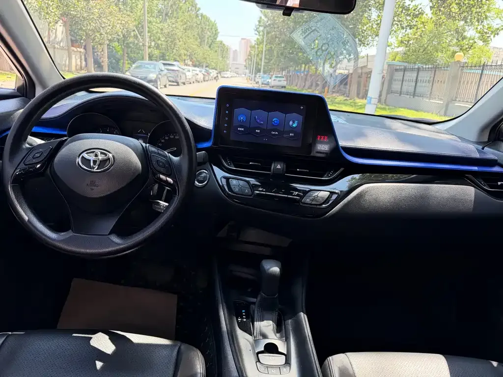 Toyota C-HR — фото 8