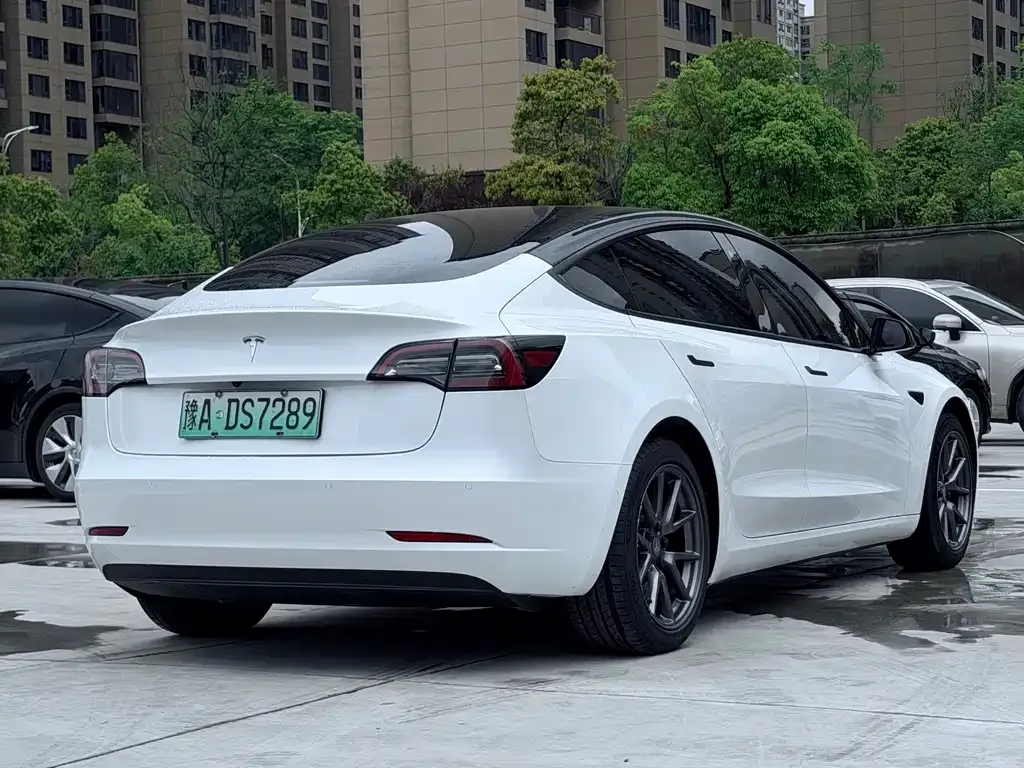 Tesla Model 3 — фото 9