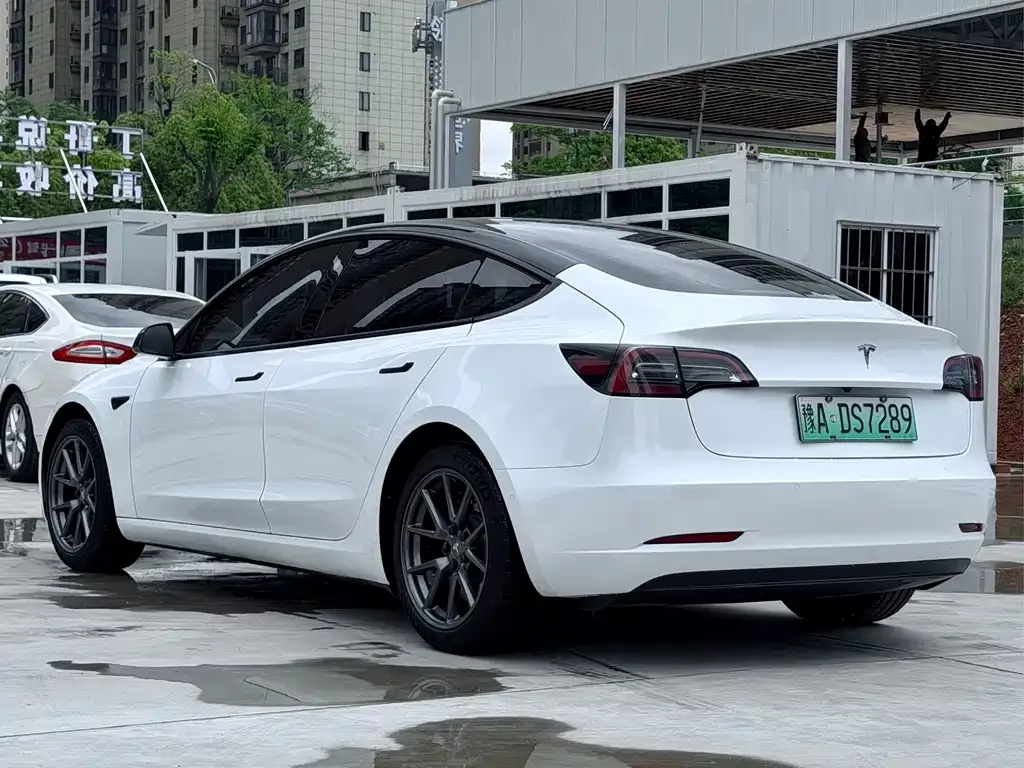 Tesla Model 3 — фото 10