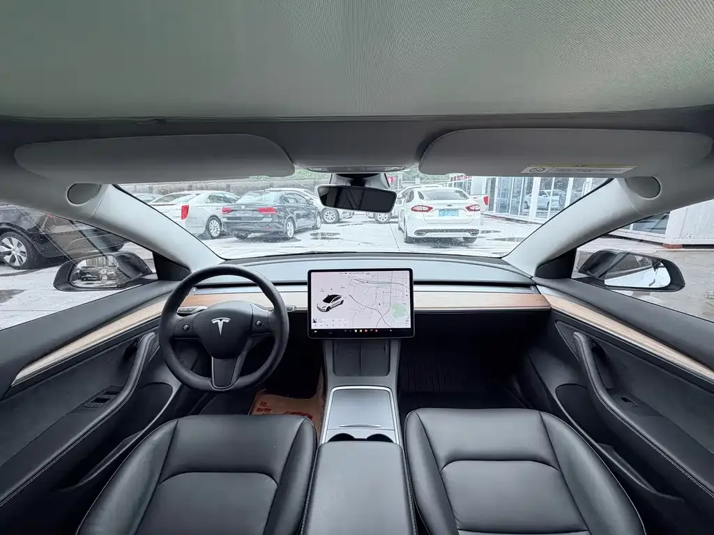 Tesla Model 3 — фото 8