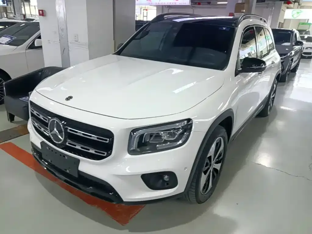 Mercedes-Benz GLB — фото 1