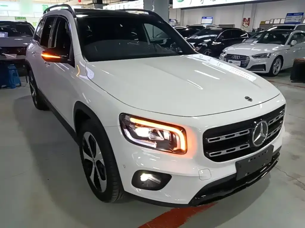 Mercedes-Benz GLB — фото 10