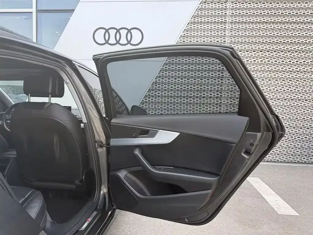 Audi A4L — фото 5