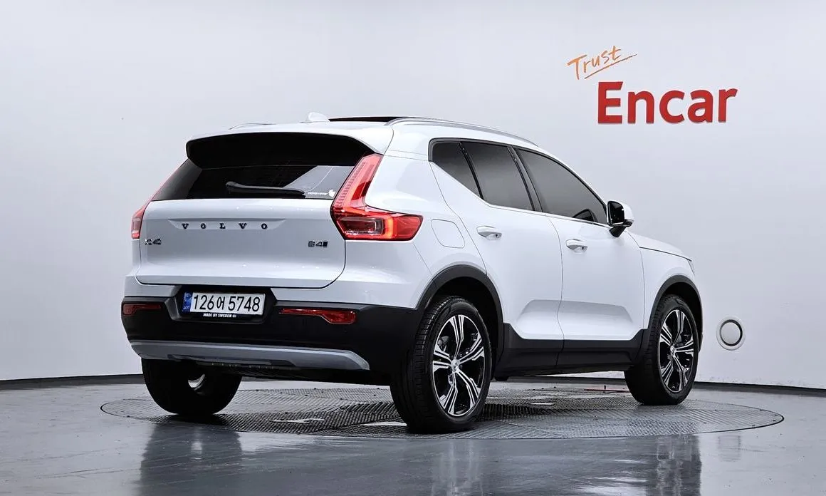 Volvo XC40 — фото 4