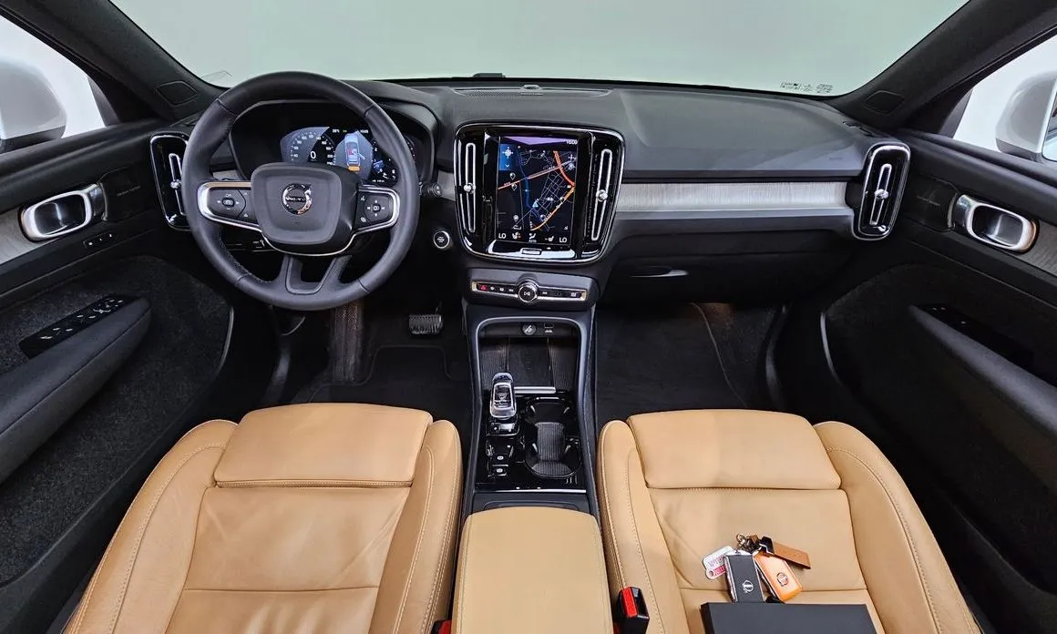 Volvo XC40 — фото 2