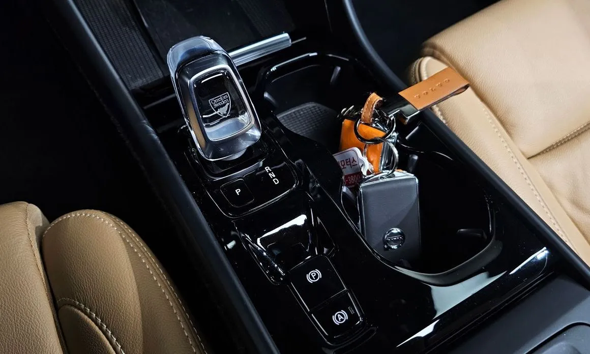 Volvo XC40 — фото 10