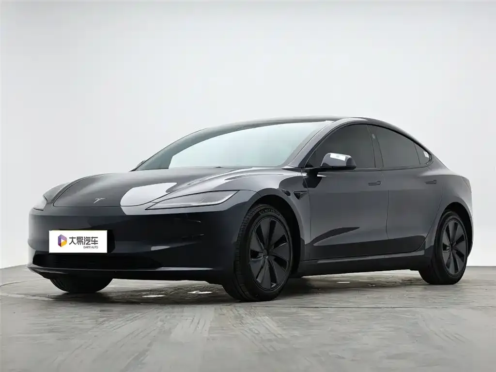 Tesla Model 3 — фото 1