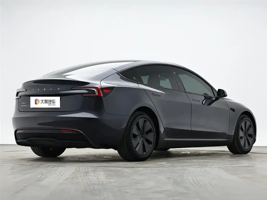 Tesla Model 3 — фото 8