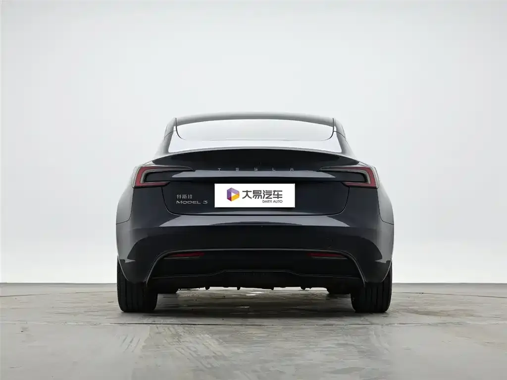 Tesla Model 3 — фото 3