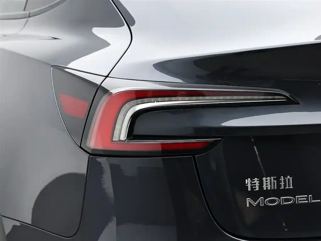 Tesla Model 3 — фото 10