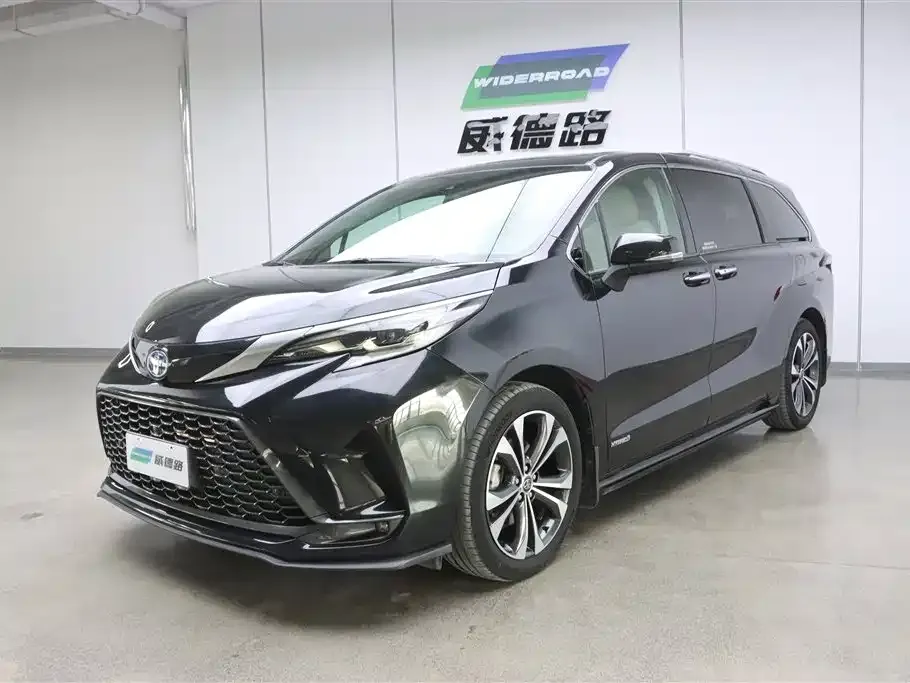 Toyota Granvia — фото 1