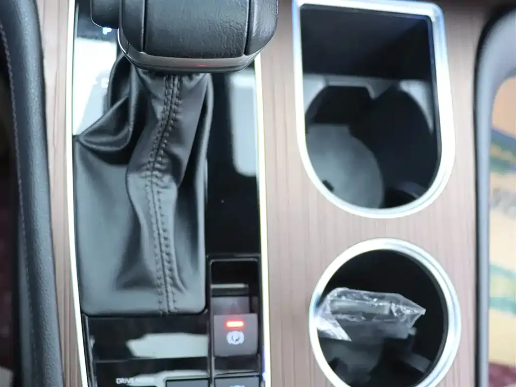Toyota Granvia — фото 5