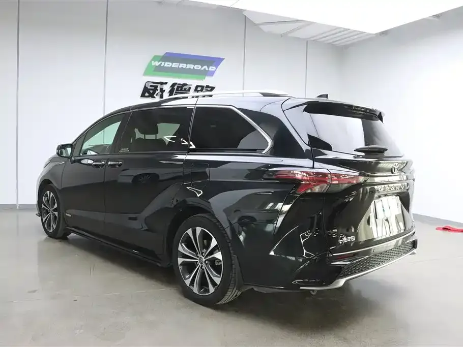 Toyota Granvia — фото 10