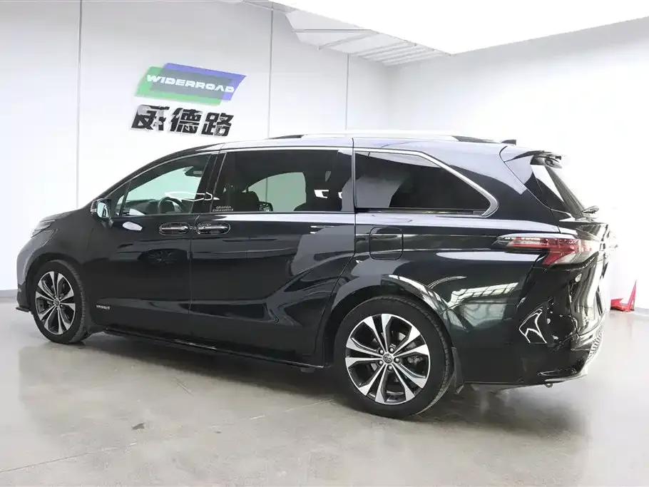 Toyota Granvia — фото 3