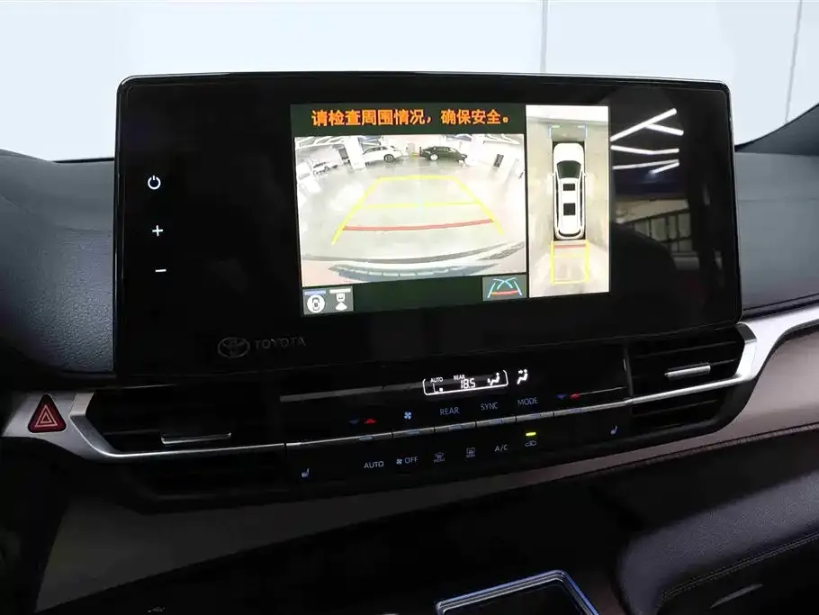 Toyota Granvia — фото 2