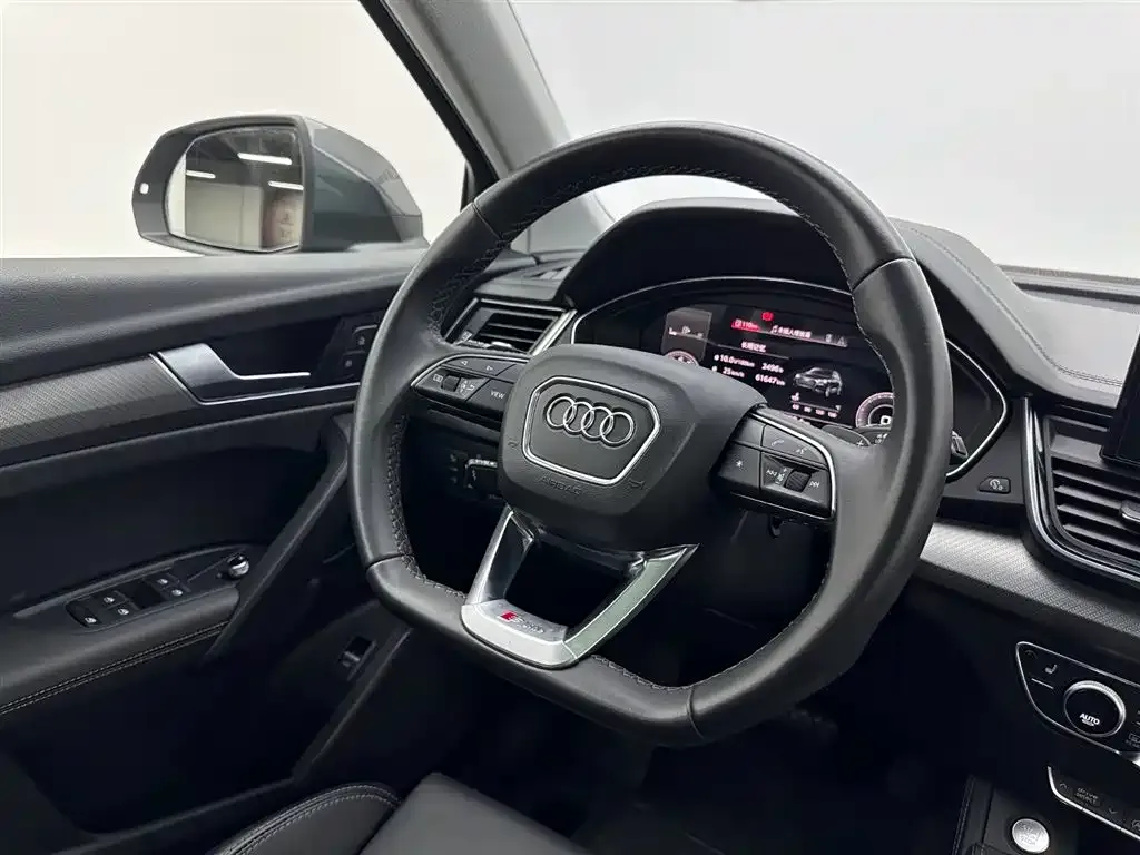 Audi Q5L — фото 10