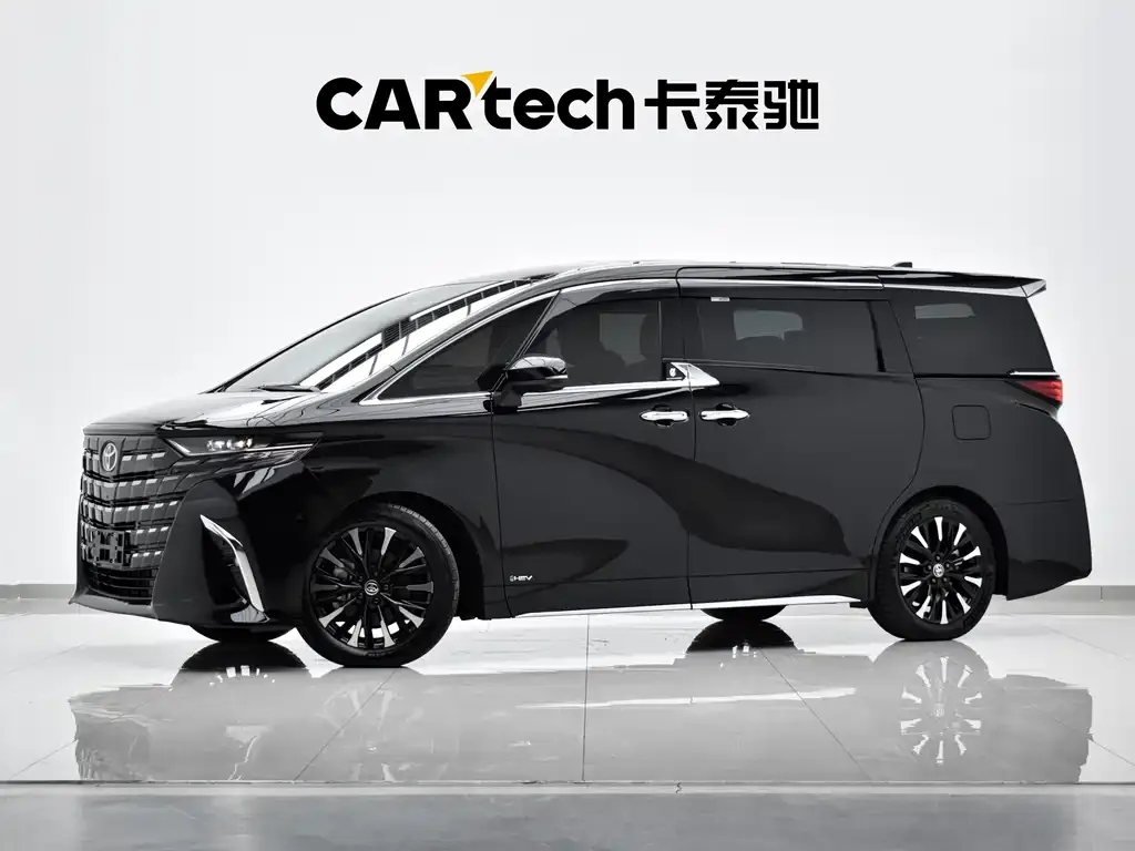 Toyota Alphard — фото 1