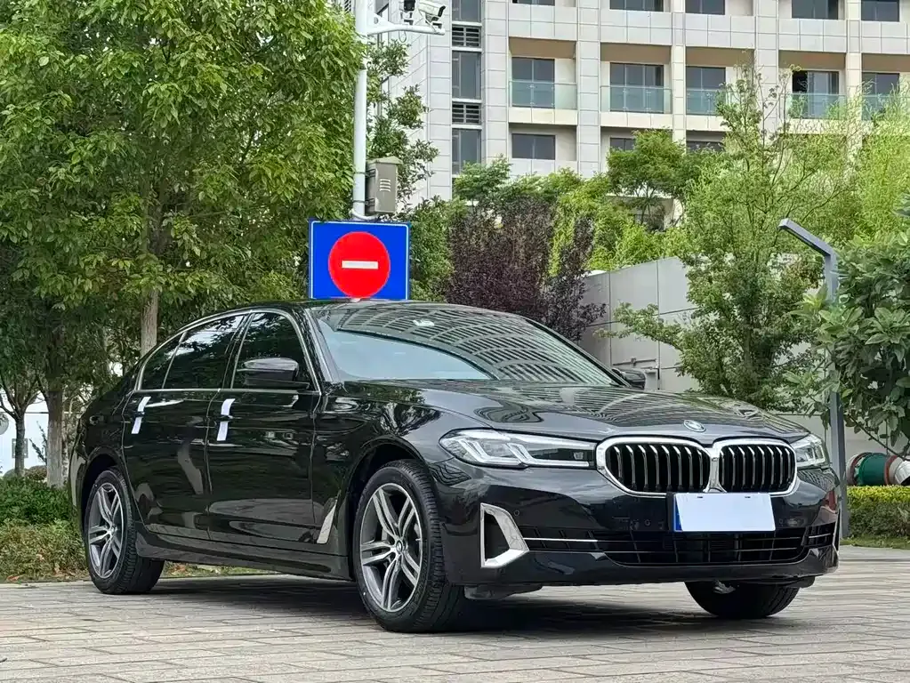 BMW 5 Series — фото 9