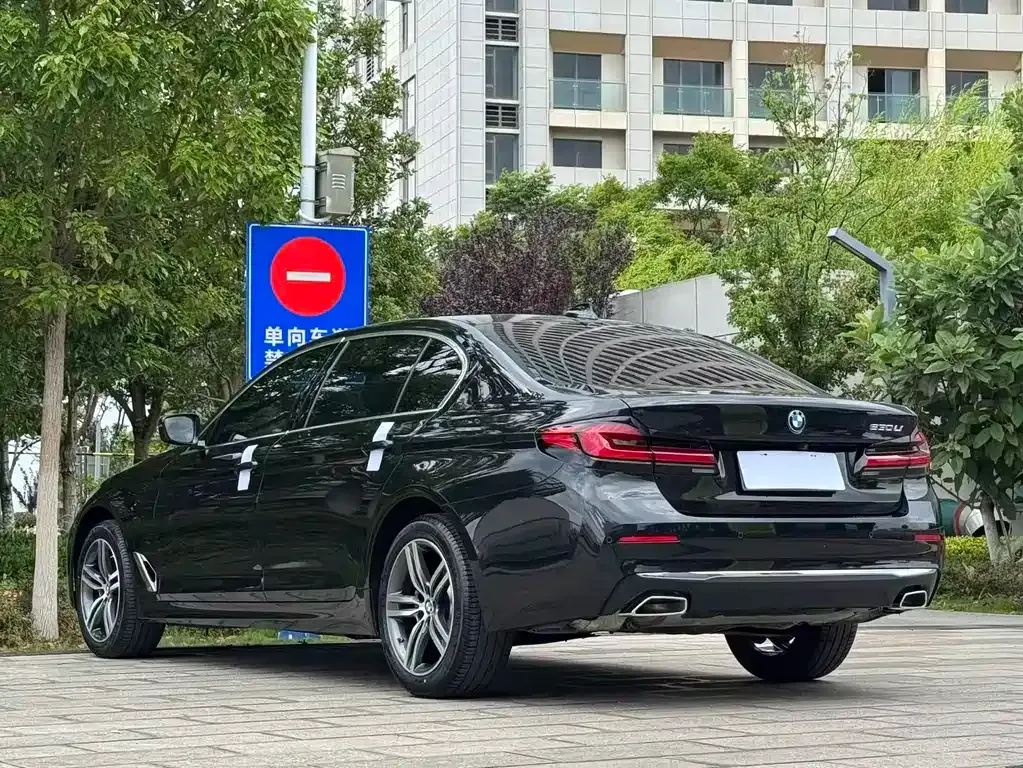 BMW 5 Series — фото 10