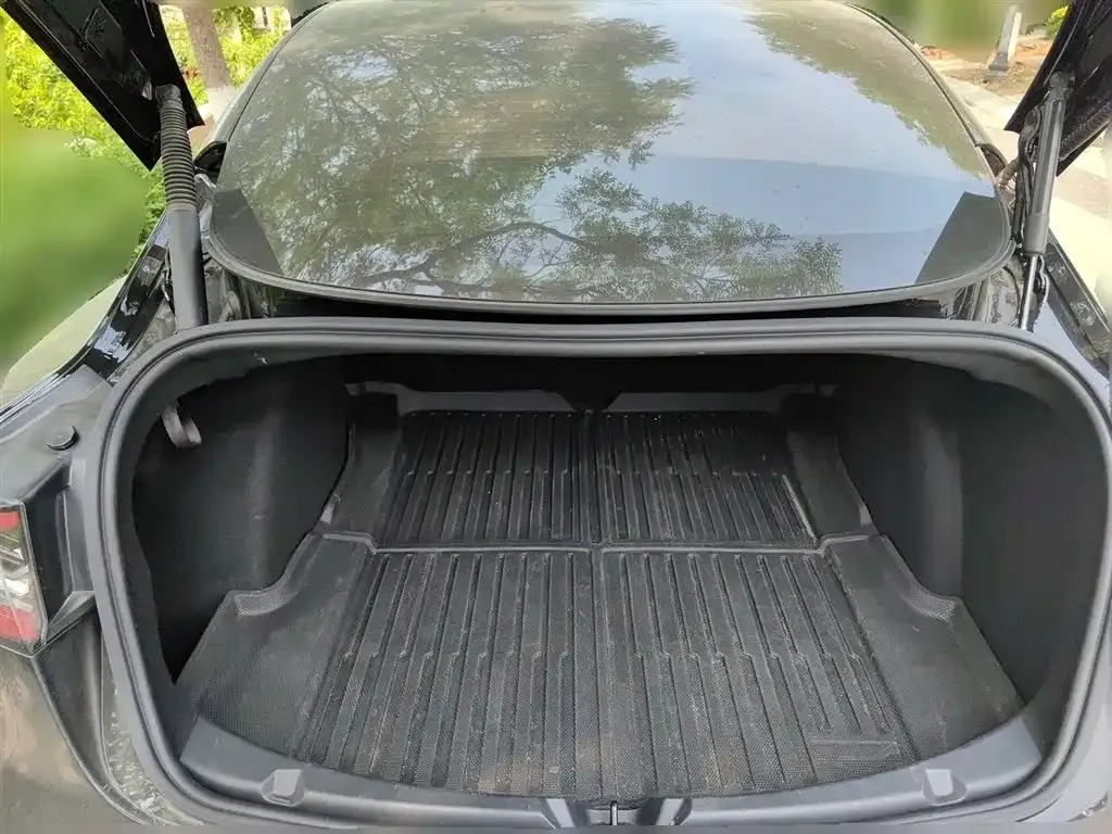 Tesla Model 3 — фото 10