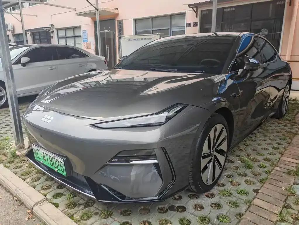 Geely Galaxy E8