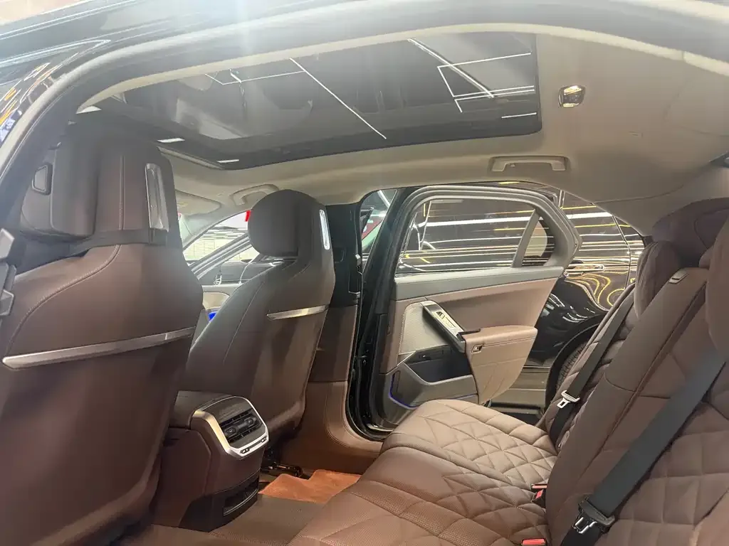 BMW i7 2024 из CN, фото 9