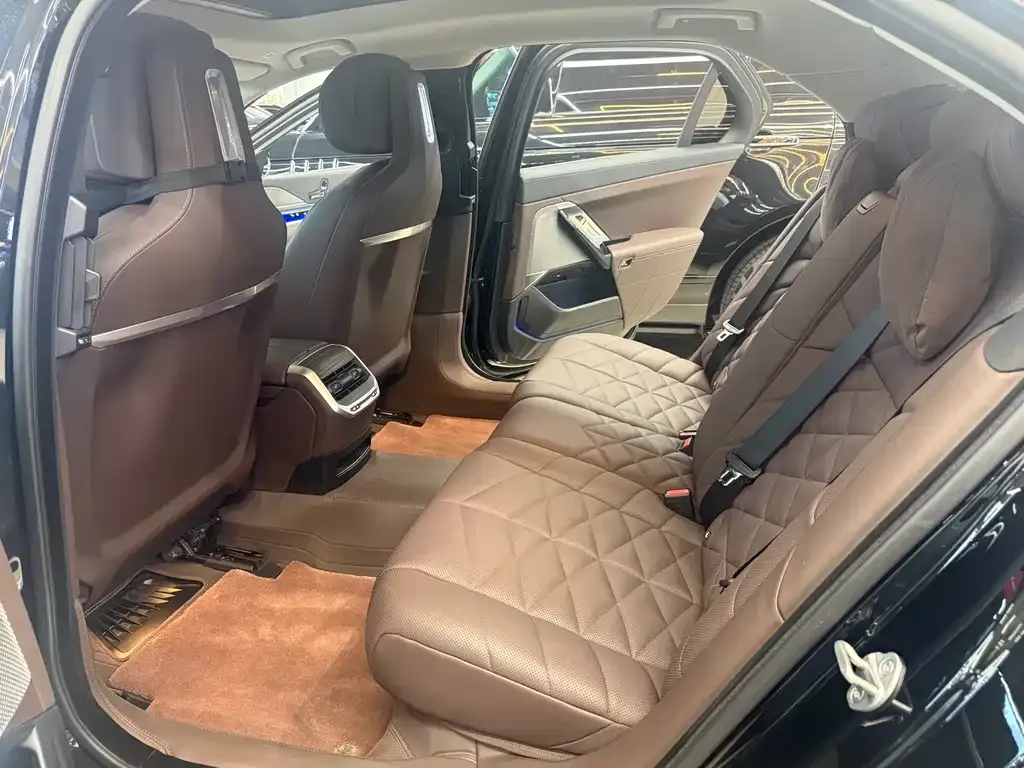 BMW i7 2024 из CN, фото 2