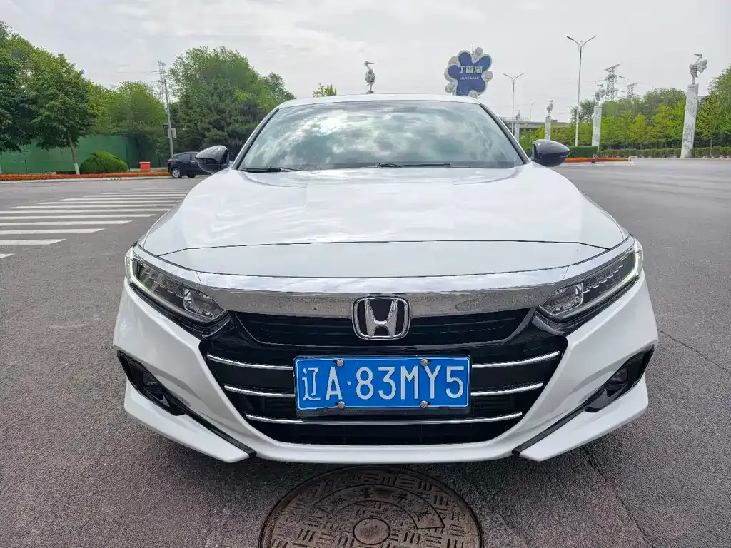 Honda Accord — фото 1