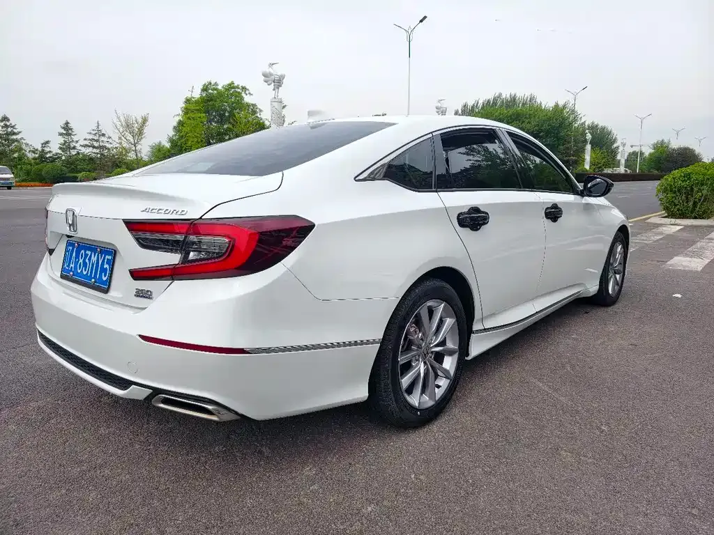 Honda Accord — фото 8