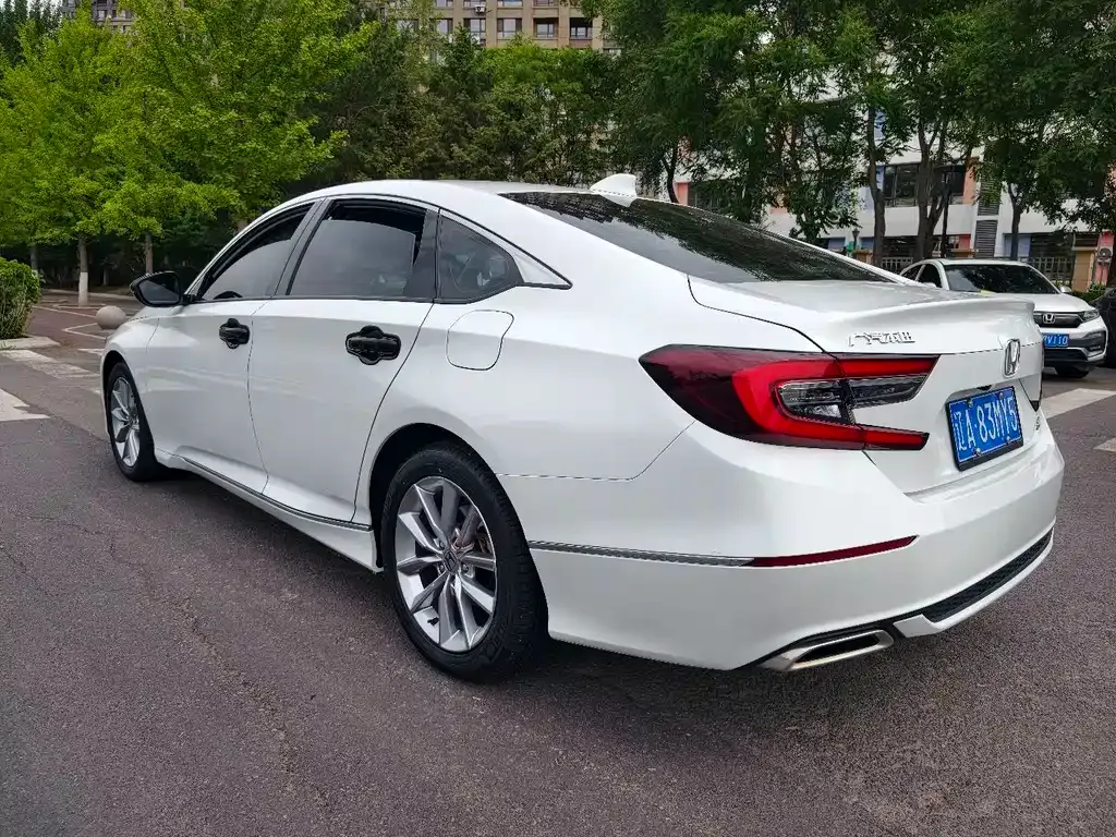 Honda Accord — фото 10