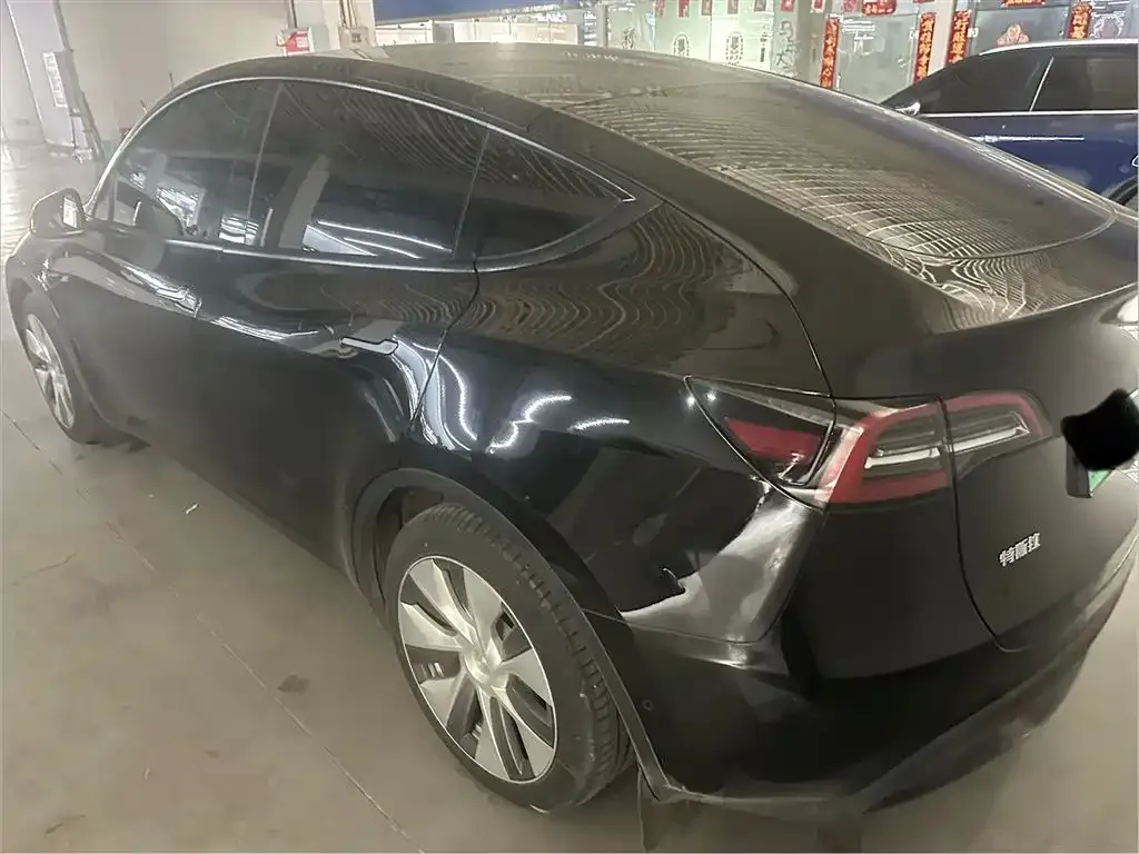 Tesla Model Y — фото 6