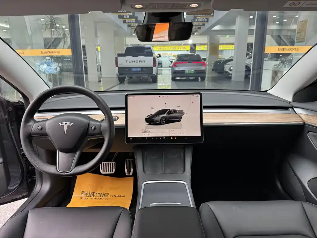 Tesla Model 3 — фото 7