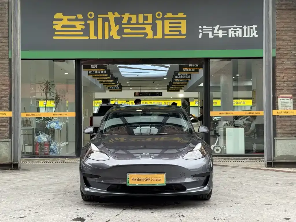 Tesla Model 3 — фото 10