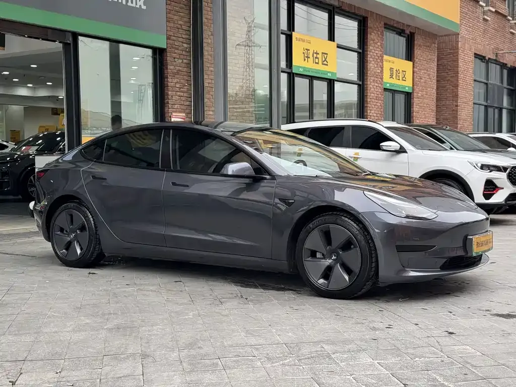 Tesla Model 3 — фото 4