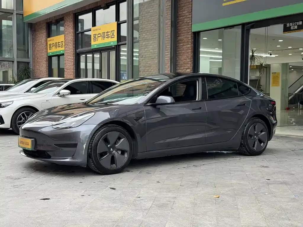 Tesla Model 3 — фото 2