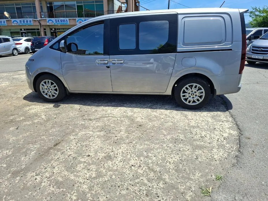 Hyundai Staria